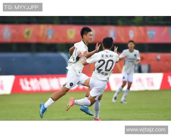 成都羽毛球队在选拔赛中以53分稳居积分榜首位展现强劲实力